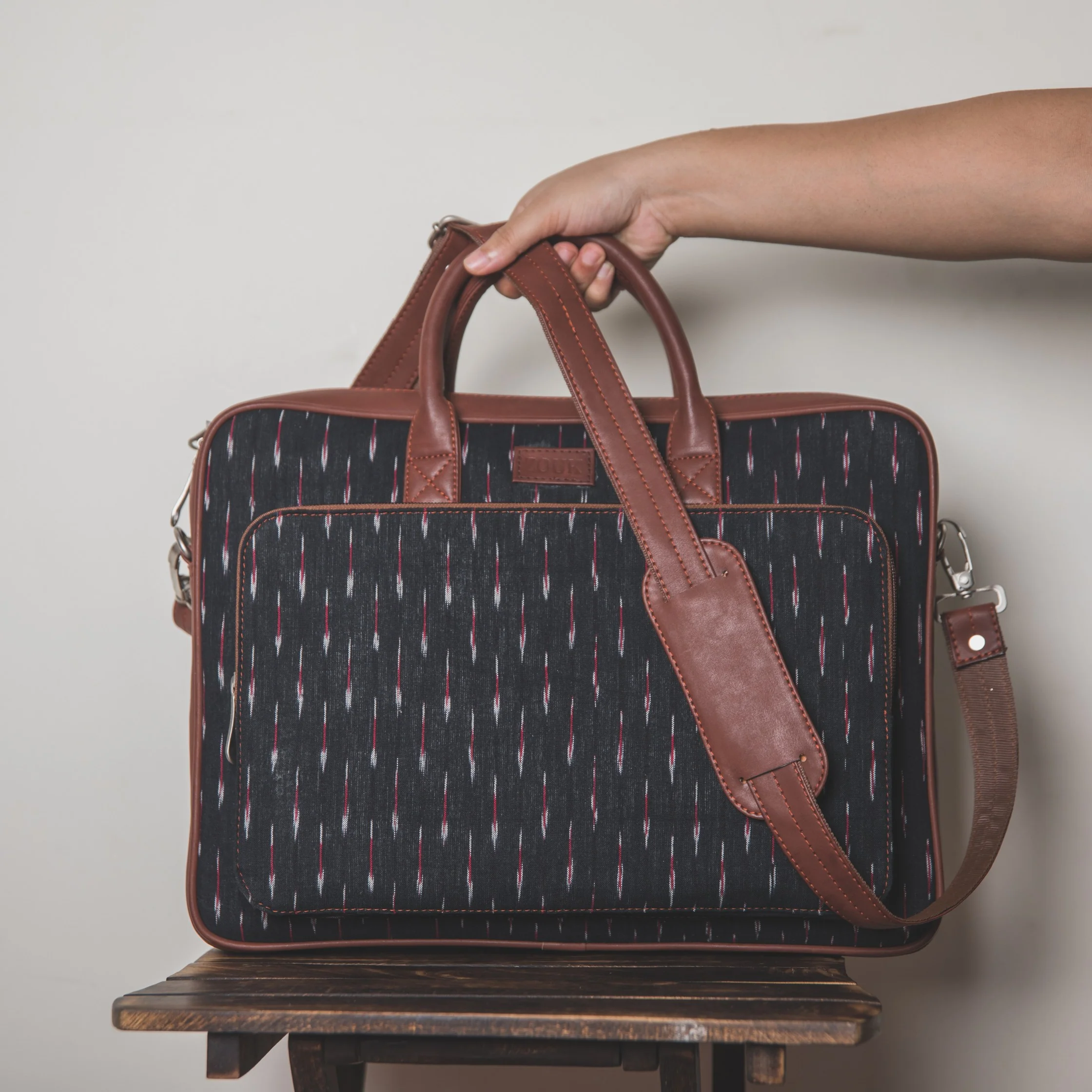 Ikat GreRed Laptop Bag - Image 3